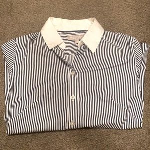 Banana Republic non iron shirt women size 4 navy blue stripe